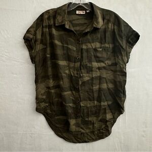 SO Camo Button Front Blouse Women’s S Olive Green Short Sleeve